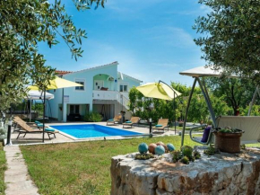Holiday House Marina with pool